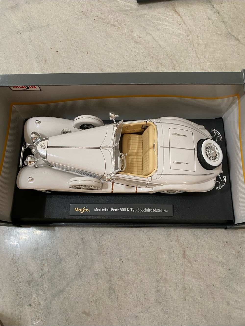 MAISTO 1:18 MERCEDES-BENZ 500K TYP SPECIAL ROADSTER (1936) WHITE PREMIER EDITION